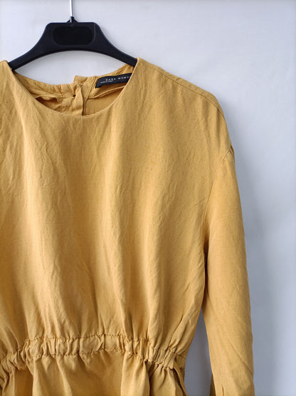 ZARA. Blusa lino mostaza T.m