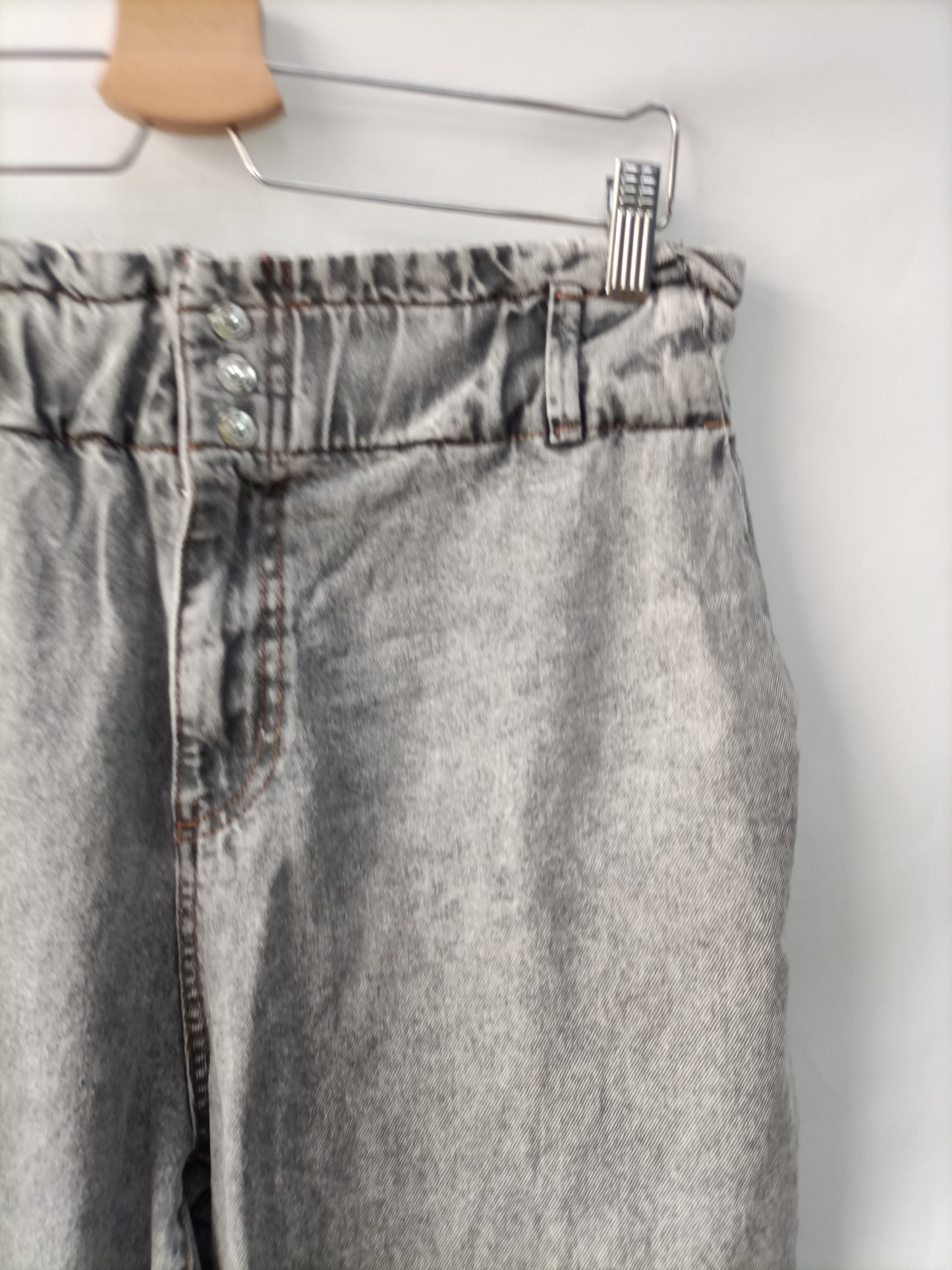 ZARA. Pantalón slouchy gris T.40