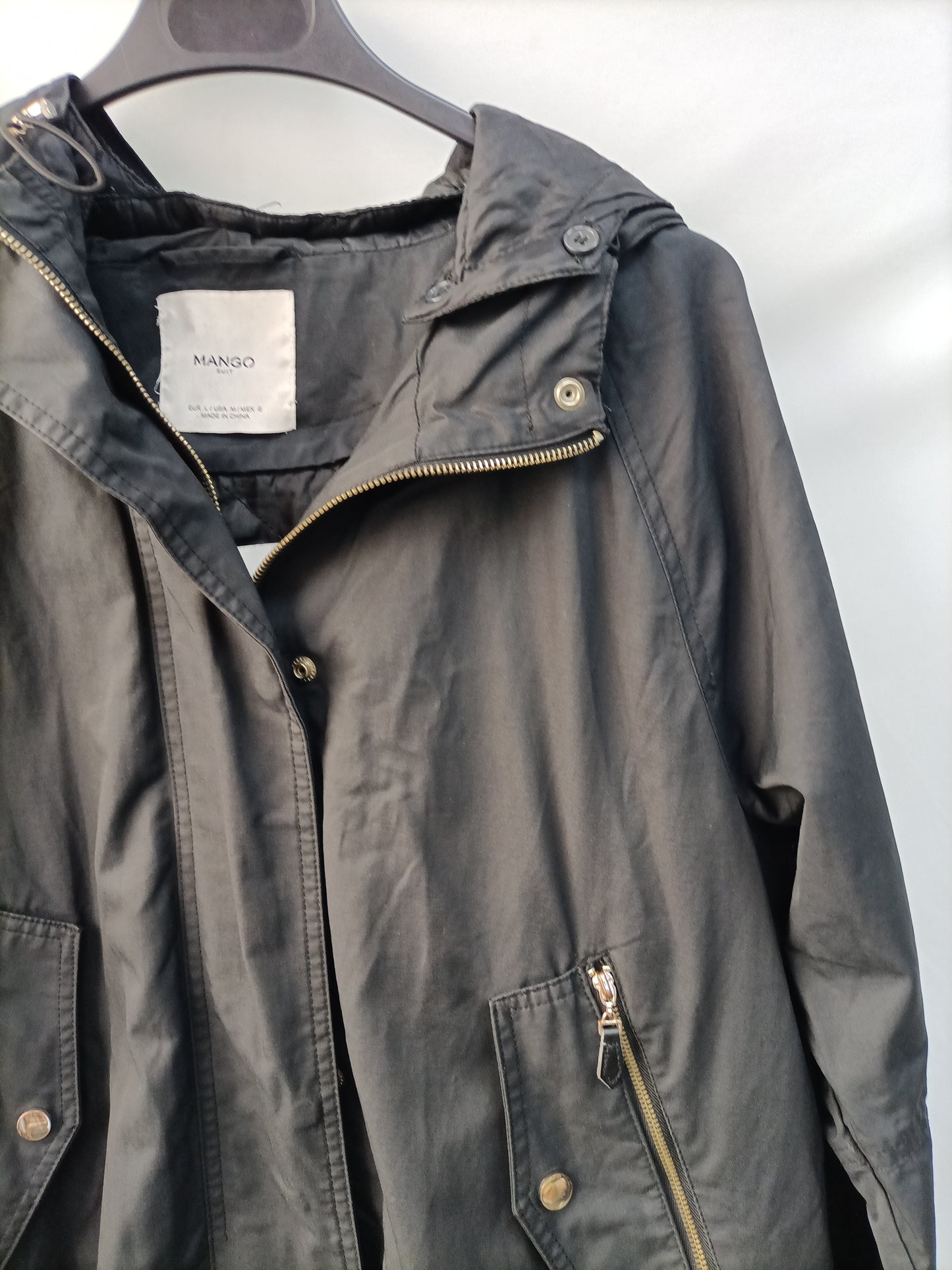 MANGO. Parka negra T.l