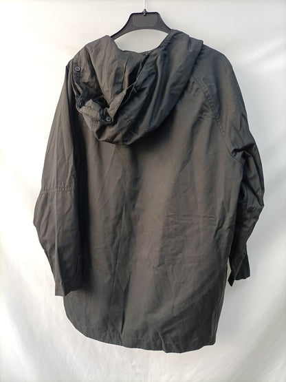 MANGO. Parka negra T.l