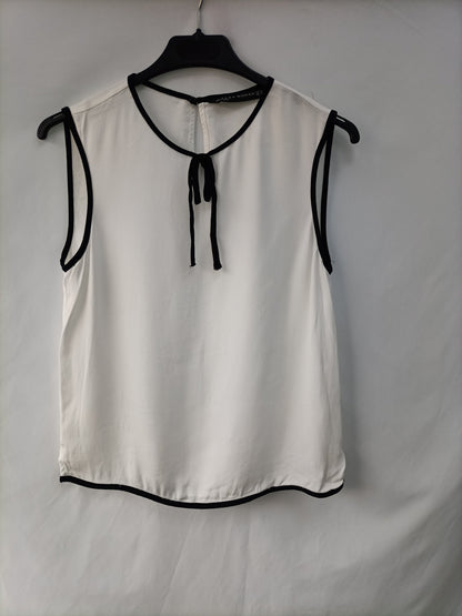 ZARA. White top with T.xs trim