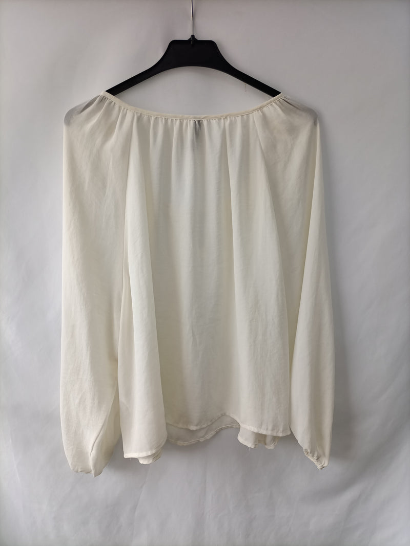 H&M. blusa blanca lazo T.38