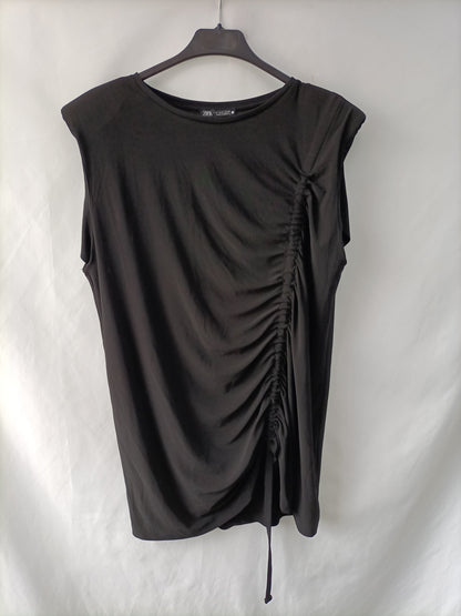 ZARA. Vestido negro fruncido T.s