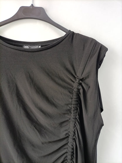 ZARA. Vestido negro fruncido T.s