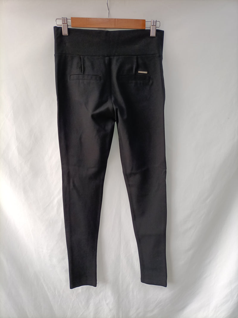STRADIVARIUS. Pantalón negro elastico T.38