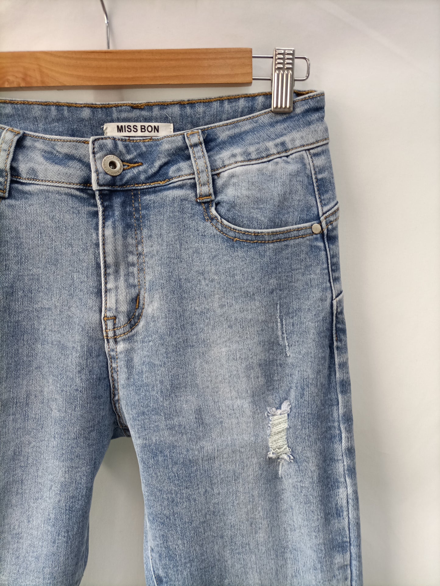 MISS BON. Pantalón efecto desgastado T.38