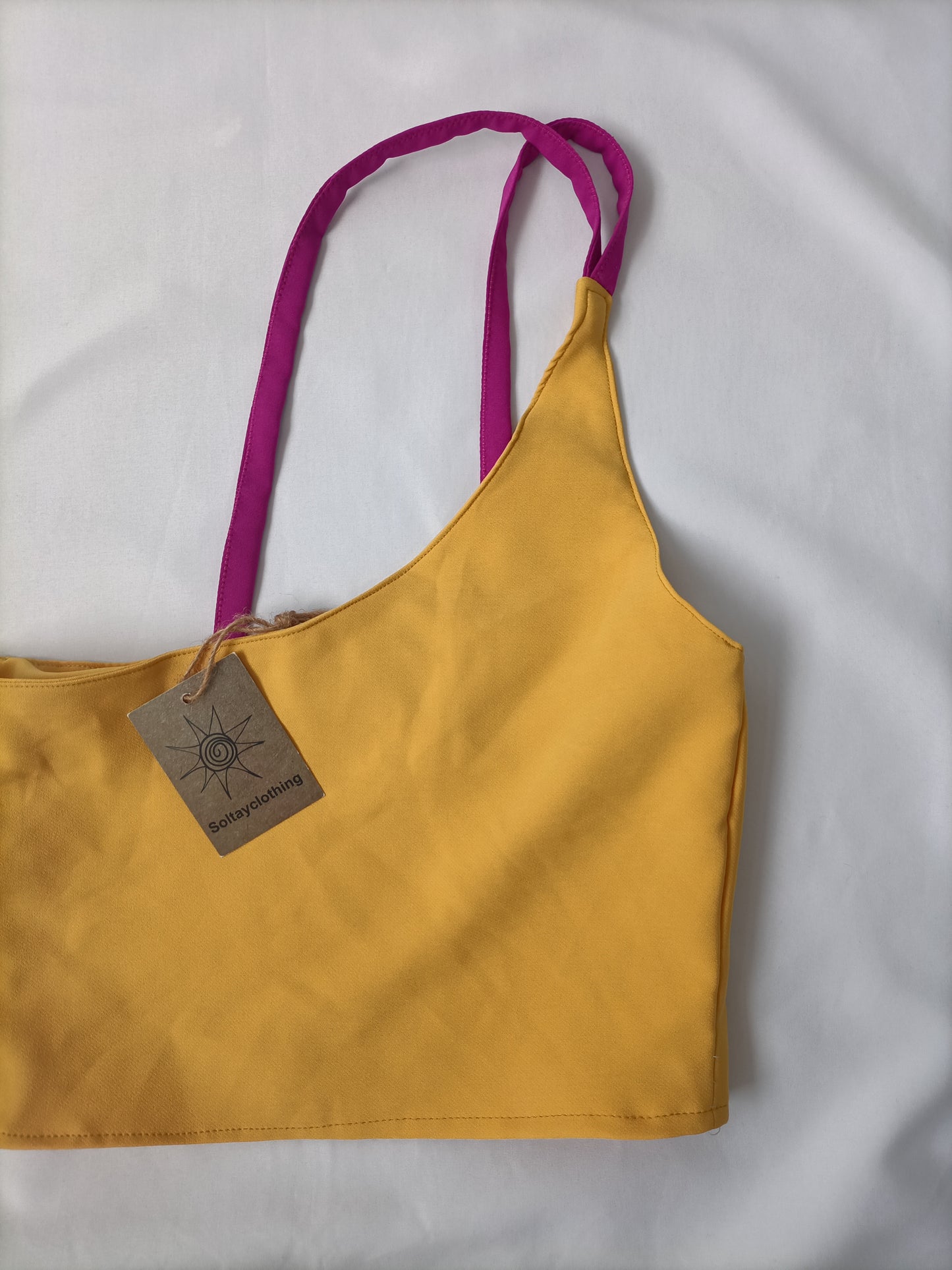 SOLTAY.Croptop asimétrico Tu(s)