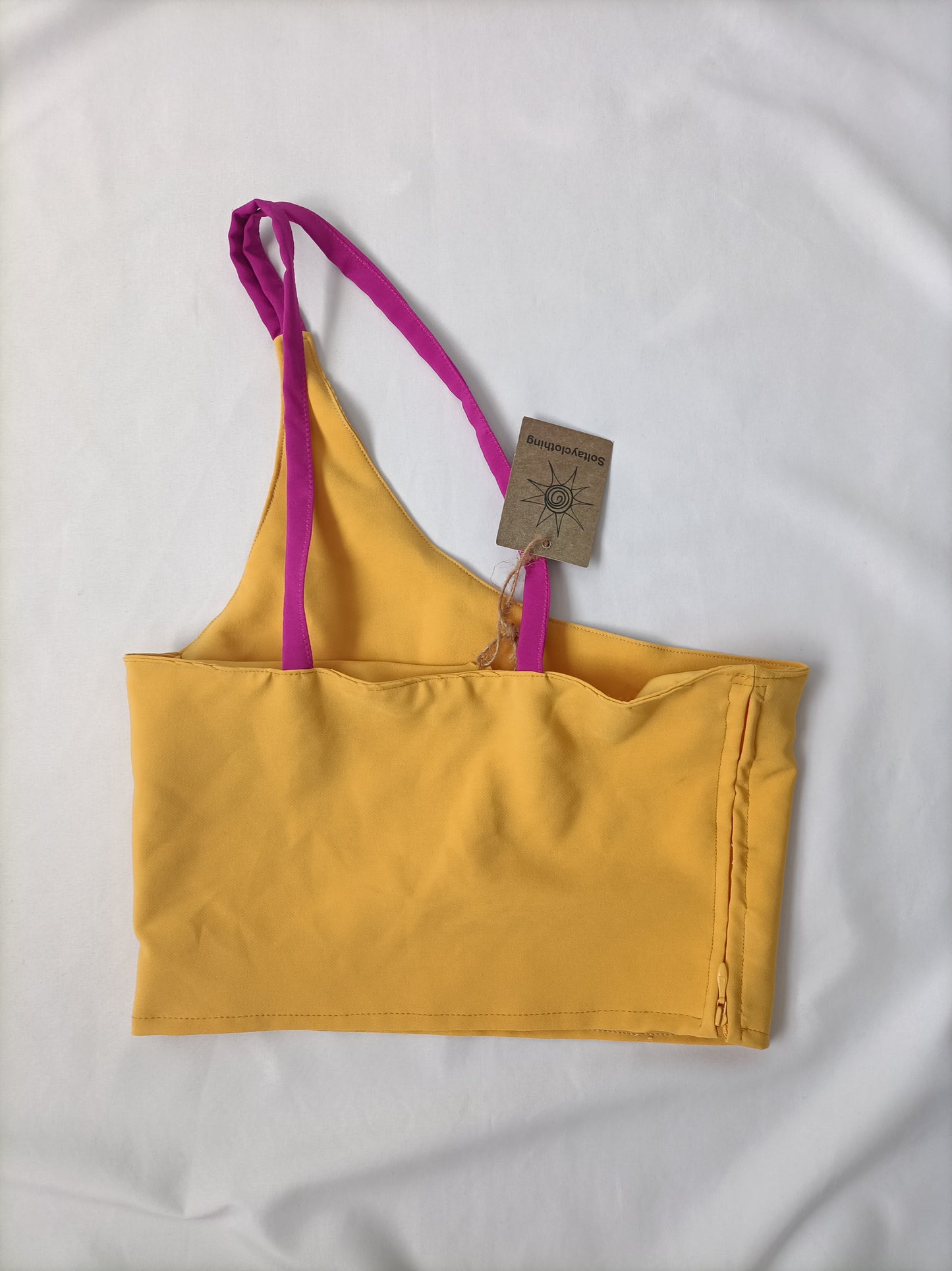 SOLTAY.Croptop asimétrico Tu(s)