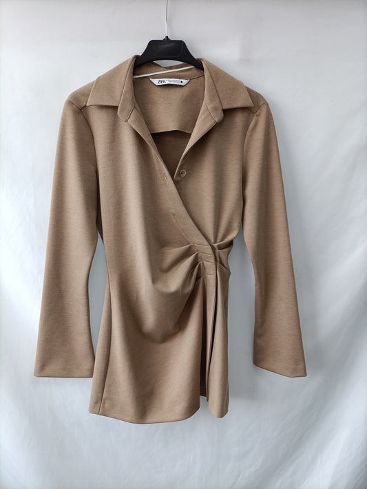 ZARA.Vestido camel fruncido lateral T.xs