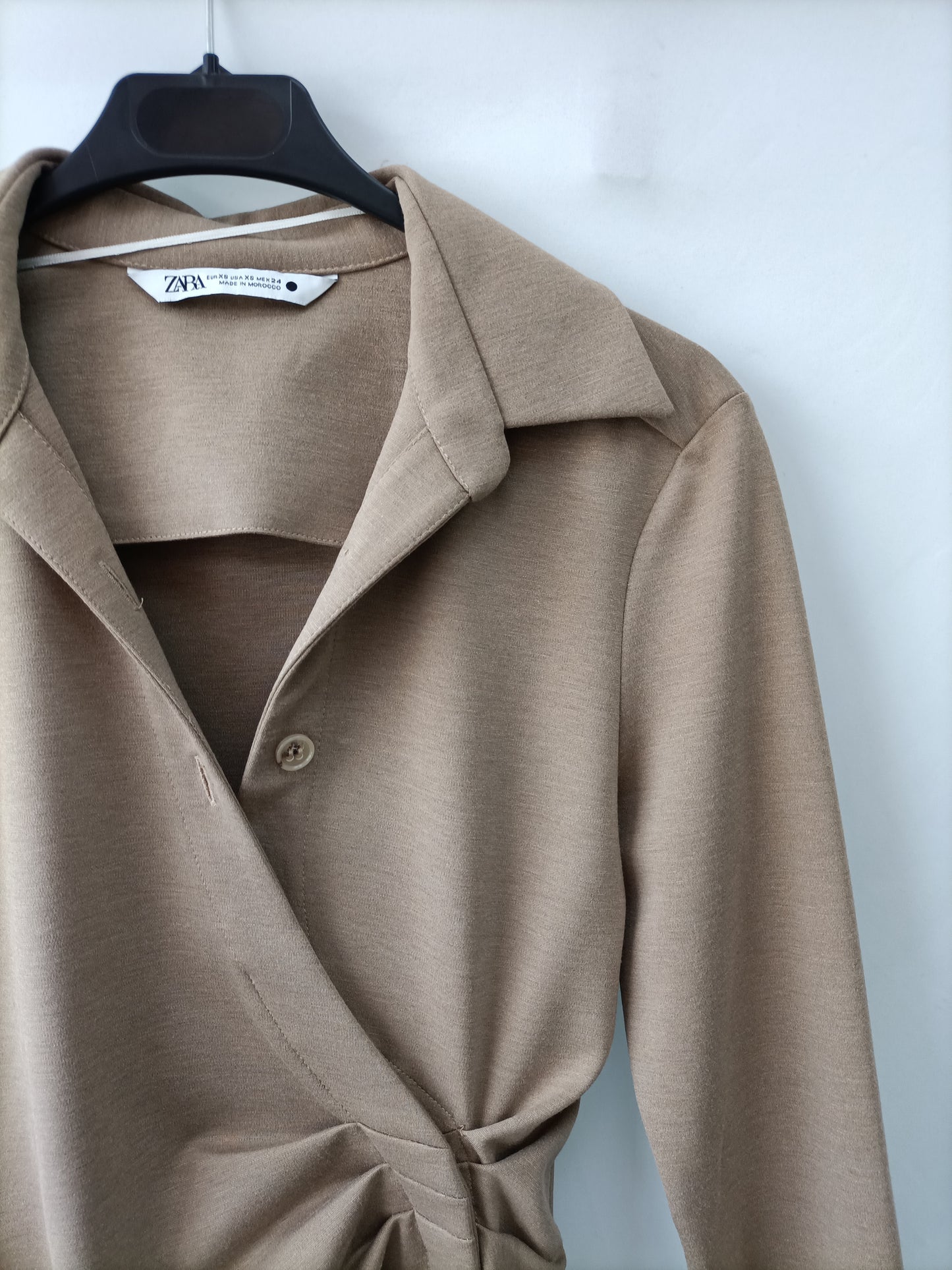 ZARA.Vestido camel fruncido lateral T.xs