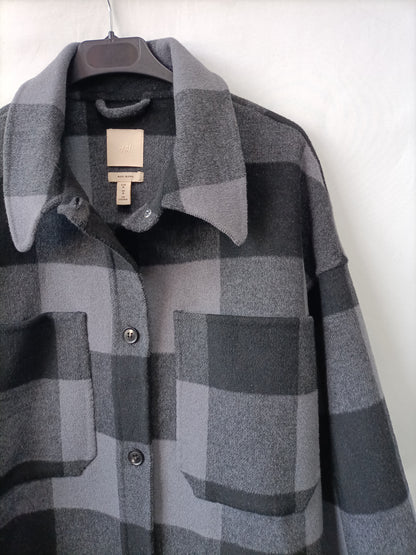 H&M. Abrigo cuadros franela T.m