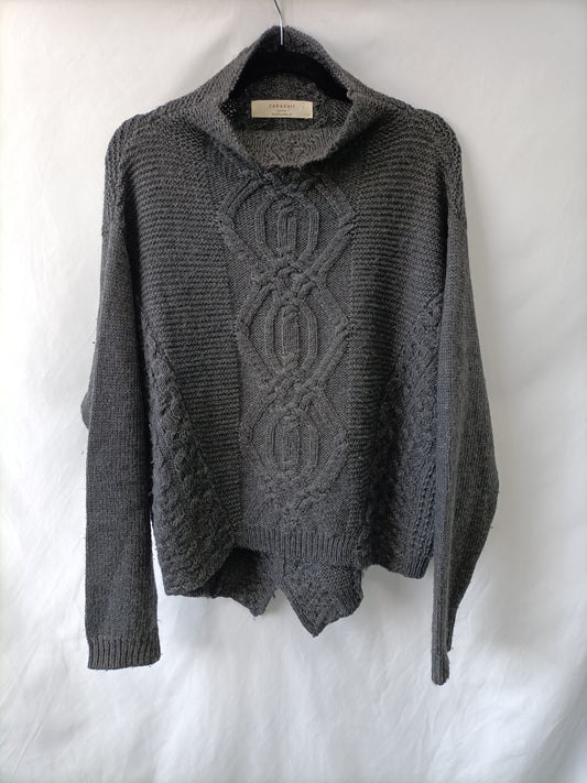 ZARA. Jersey gris ochos T.m