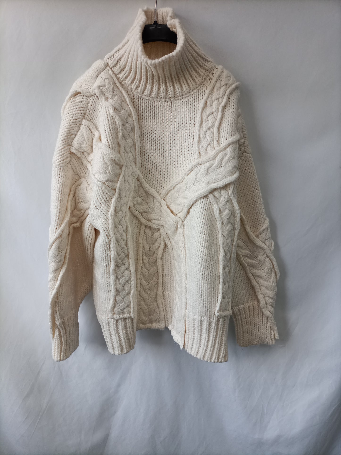 ZARA. Chunky beige sweater Tl