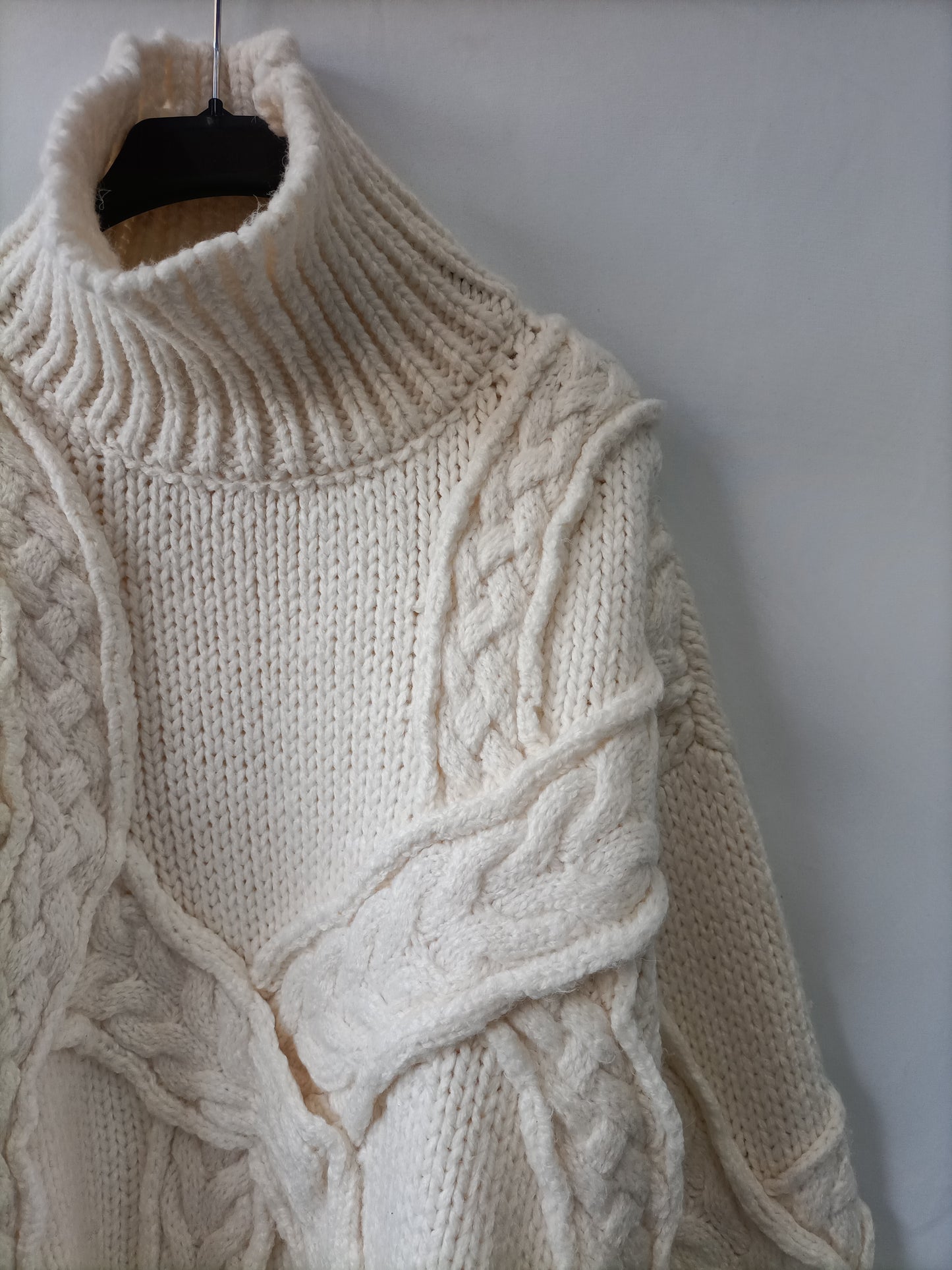 ZARA. Chunky beige sweater Tl