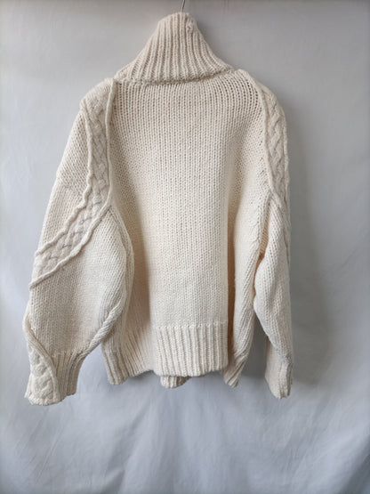 ZARA. Chunky beige sweater Tl