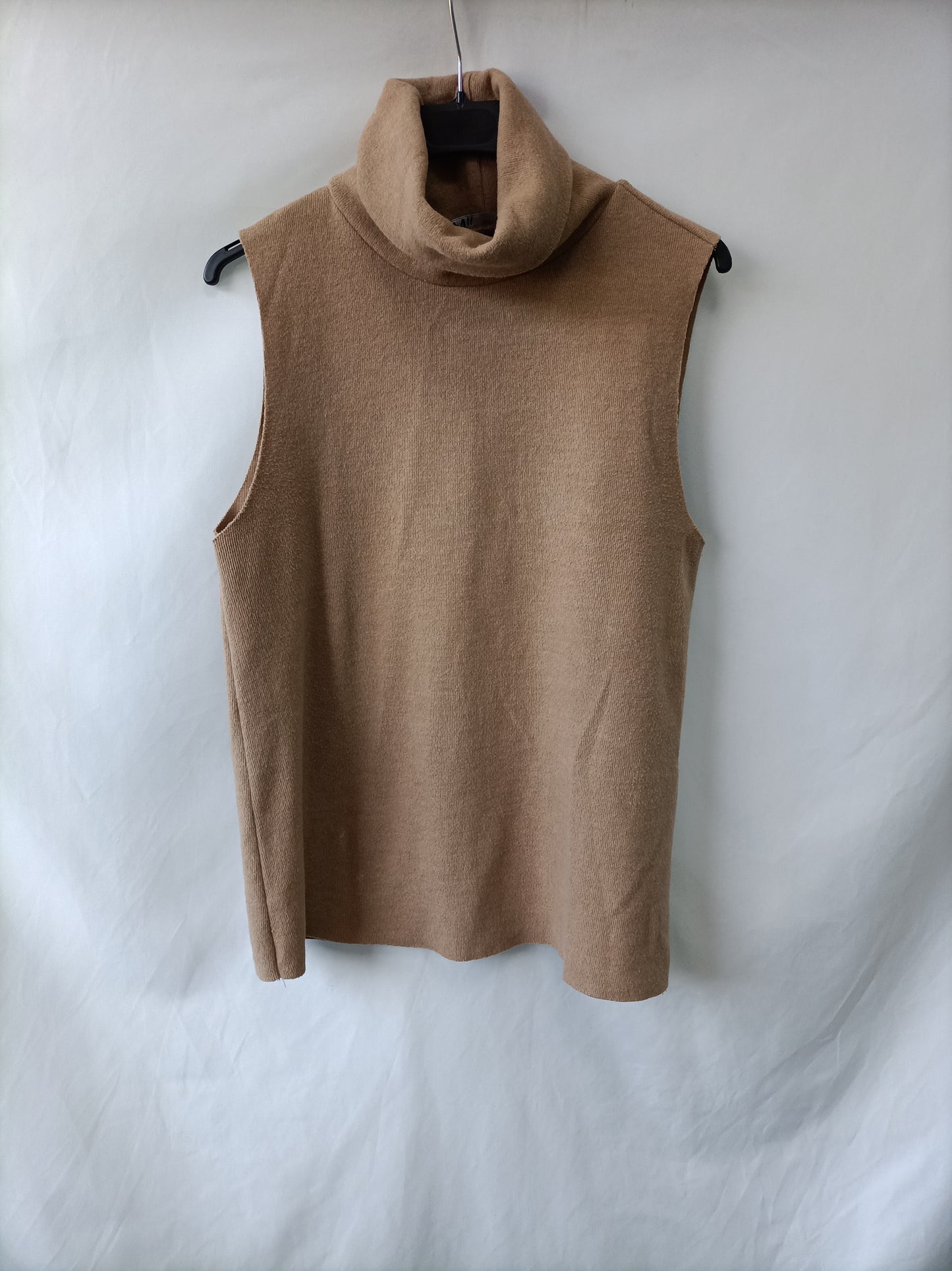 ZARA. Beige knit top Tl