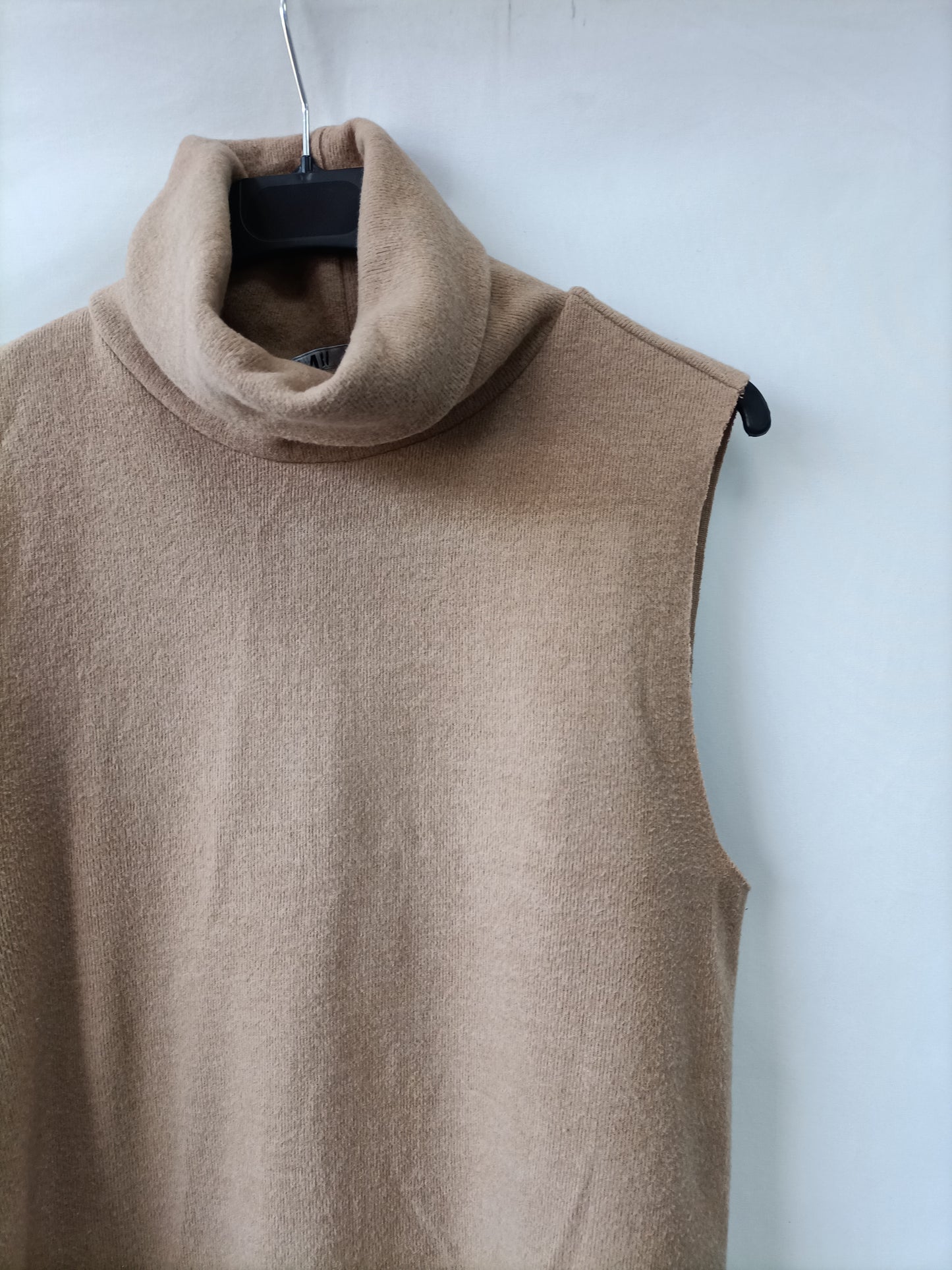 ZARA. Beige knit top Tl