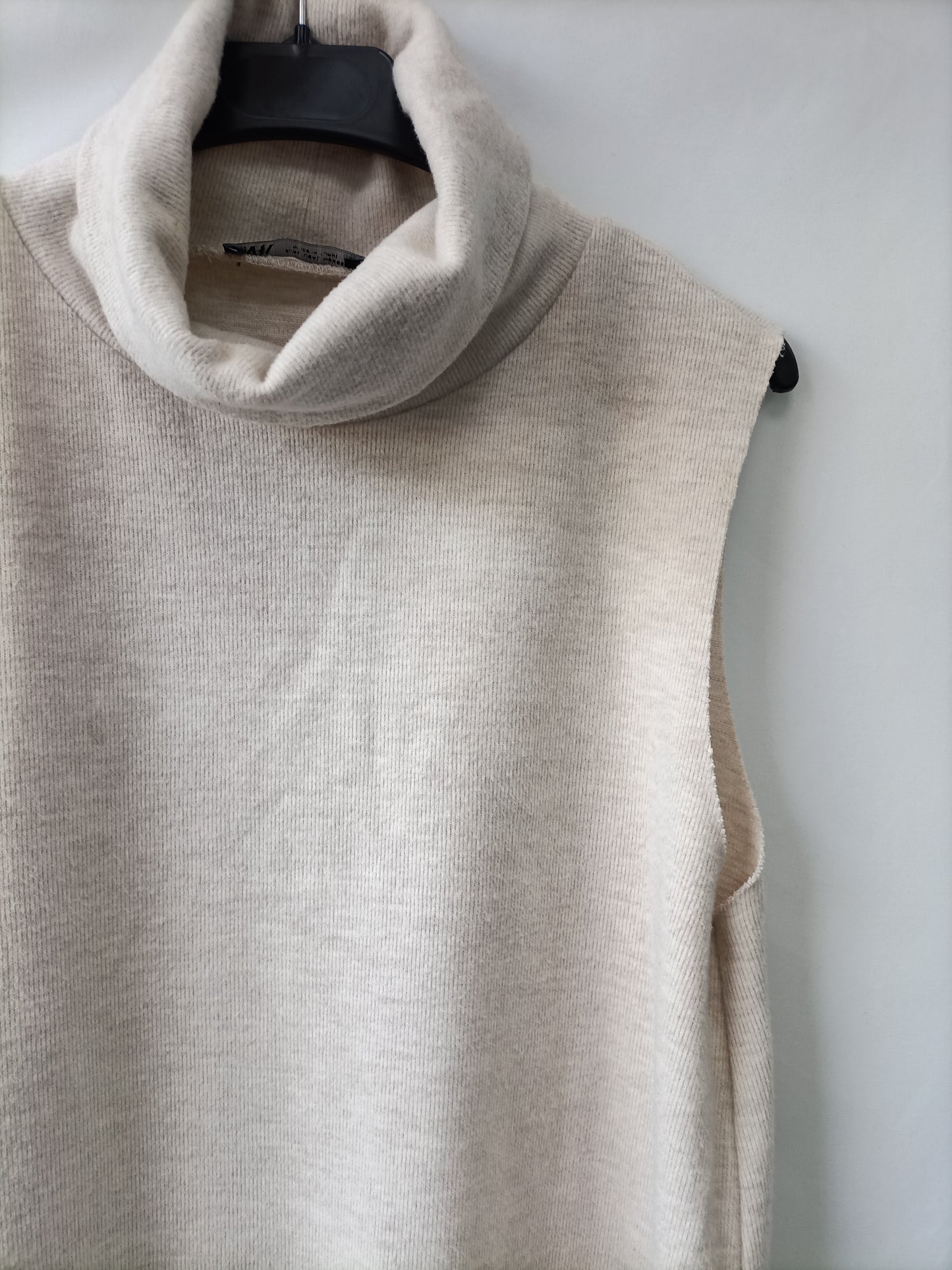 ZARA. Beige knit top Tl