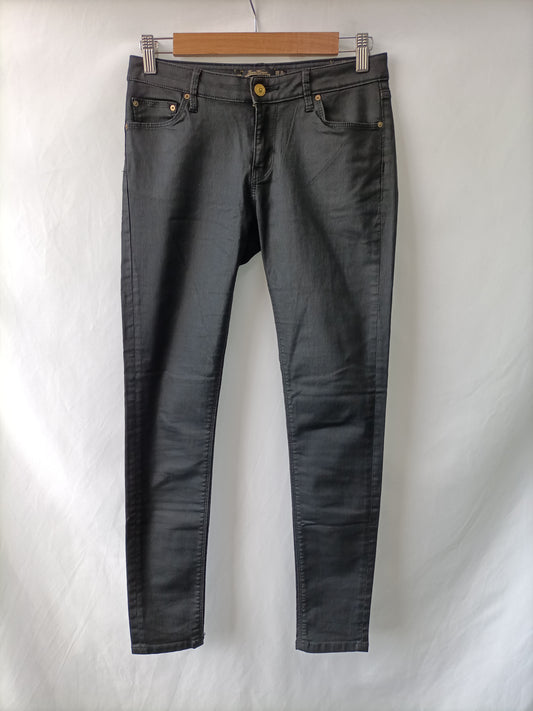 ZARA. Pantalón negro encerado T.36