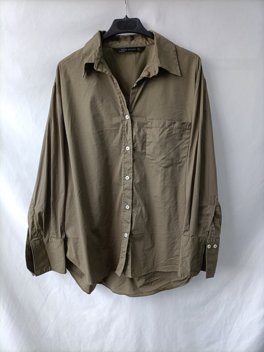 ZARA. Camisa verde caqui T.m