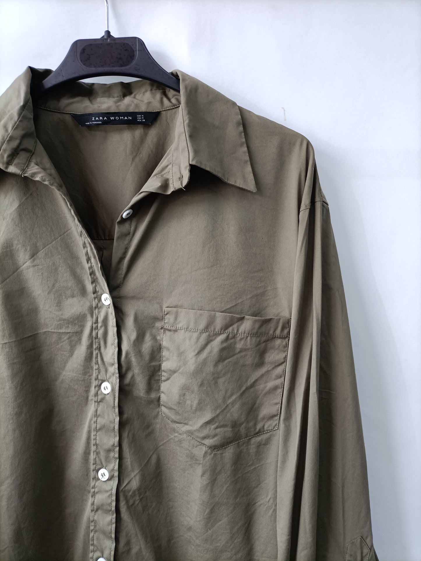 ZARA. Camisa verde caqui T.m