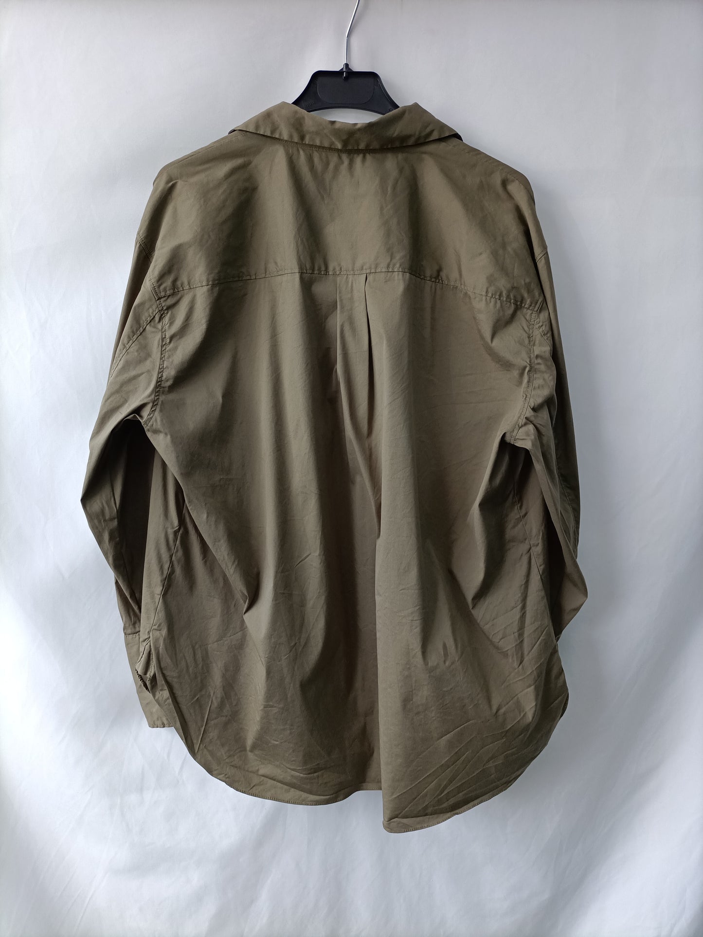 ZARA. Camisa verde caqui T.m