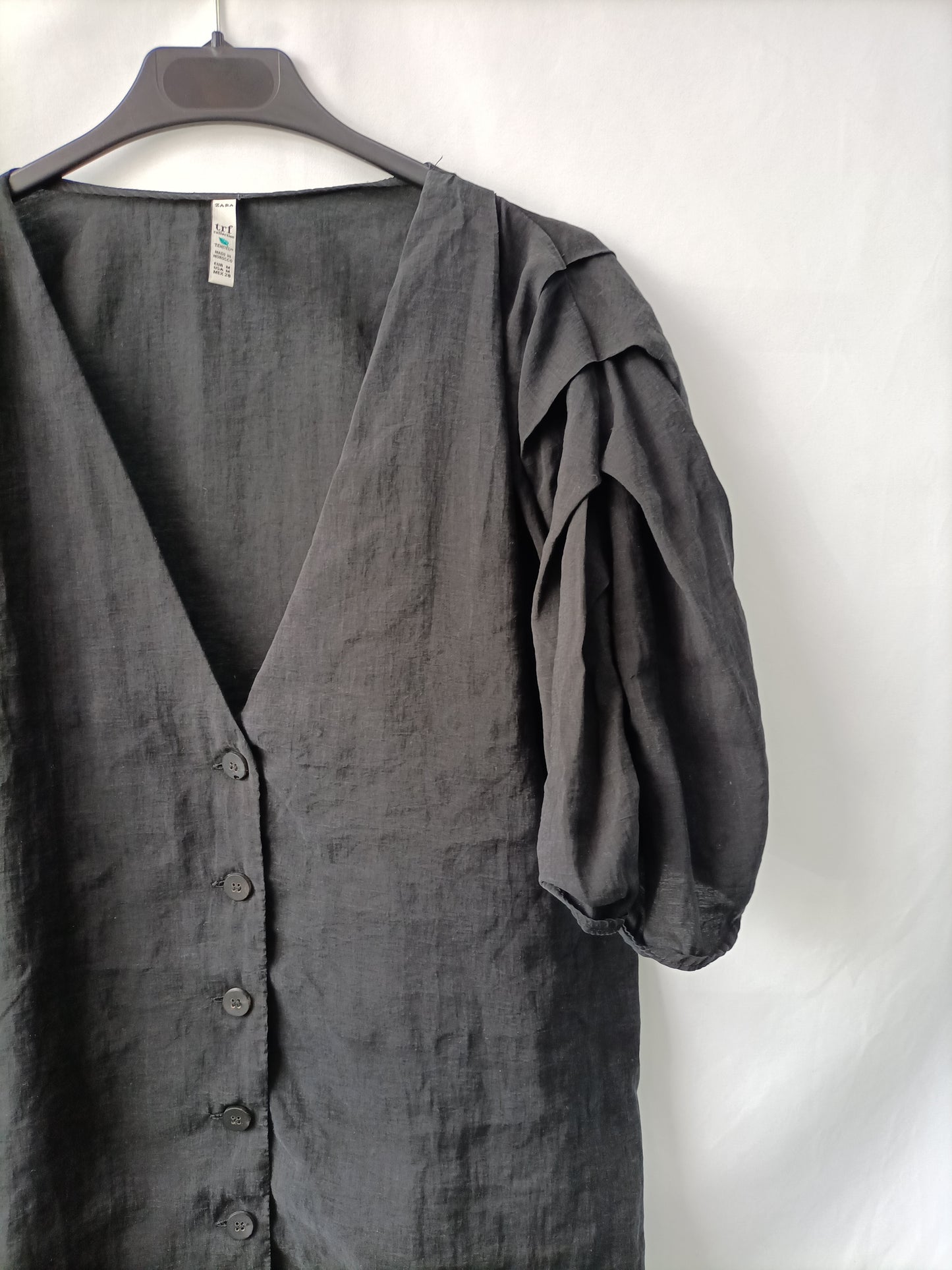 ZARA. Vestido negro mangas T.m