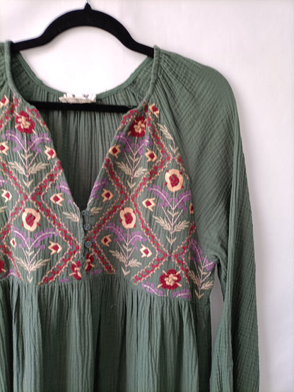 JAASE. Vestido verde bordado T.l