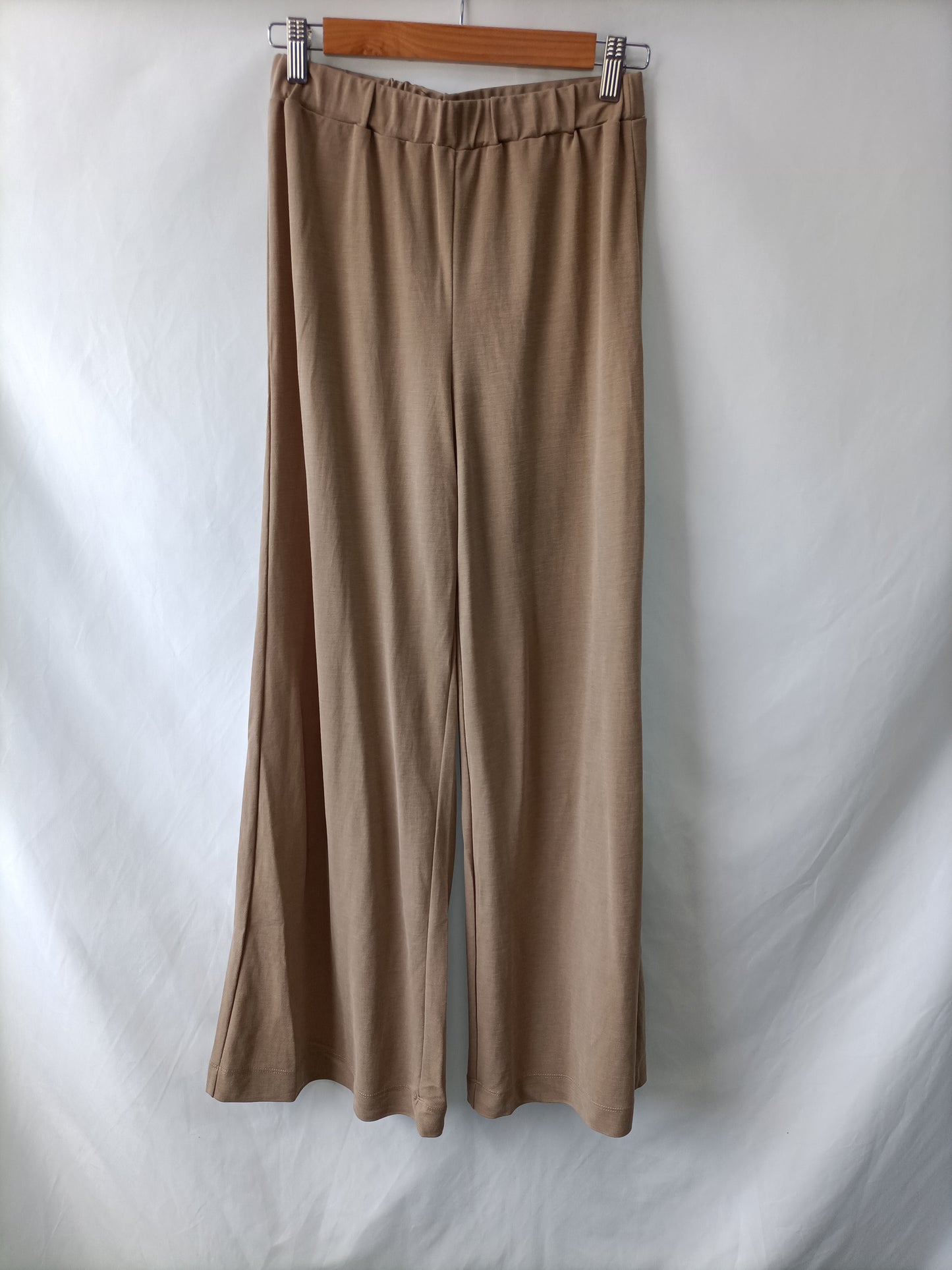 ZARA. Pantalón ancho beige T.m