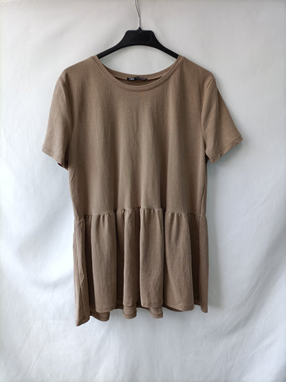 ZARA. Camiseta beige fluida T.l