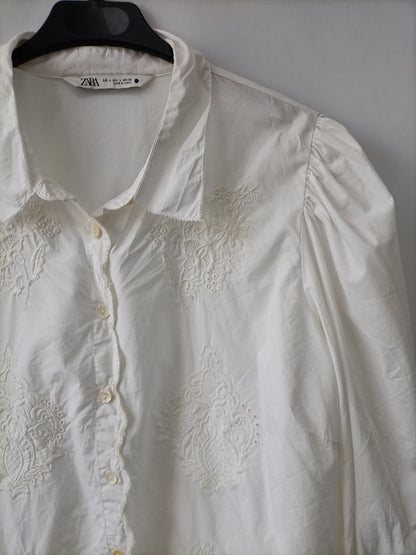ZARA. Busa blanca bordados T.l