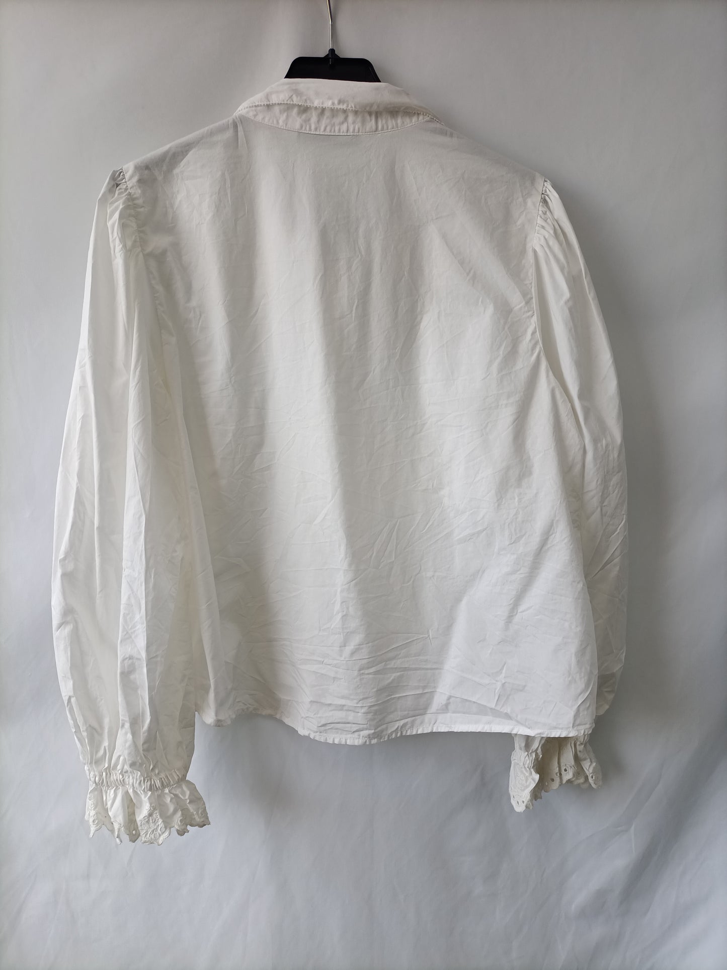 ZARA. Busa blanca bordados T.l