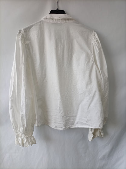 ZARA. Busa blanca bordados T.l