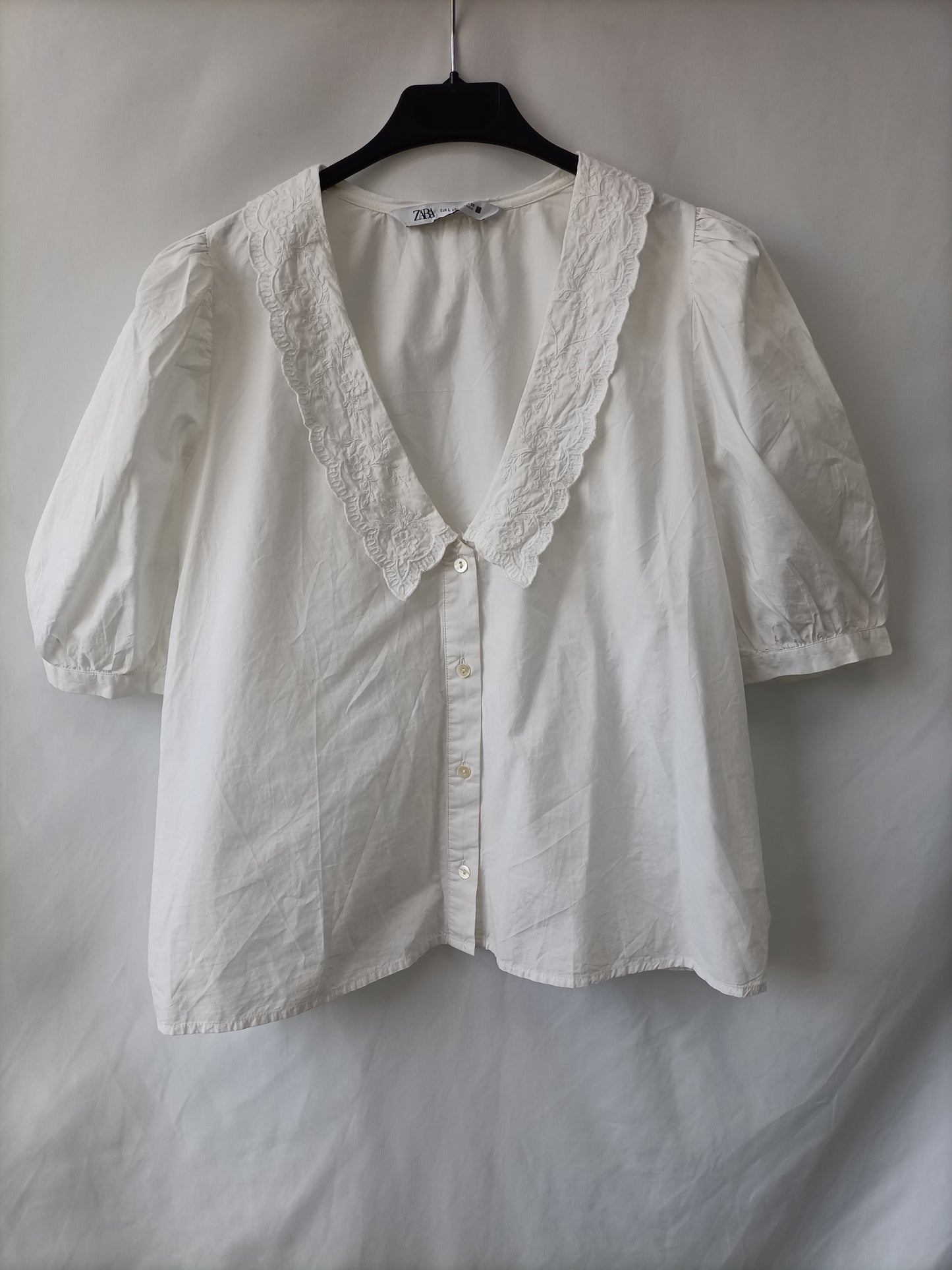 ZARA. White blouse with embroidered collar Tl