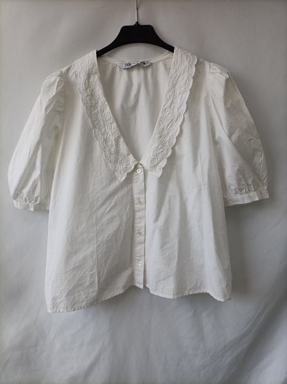ZARA. White blouse with embroidered collar Tl