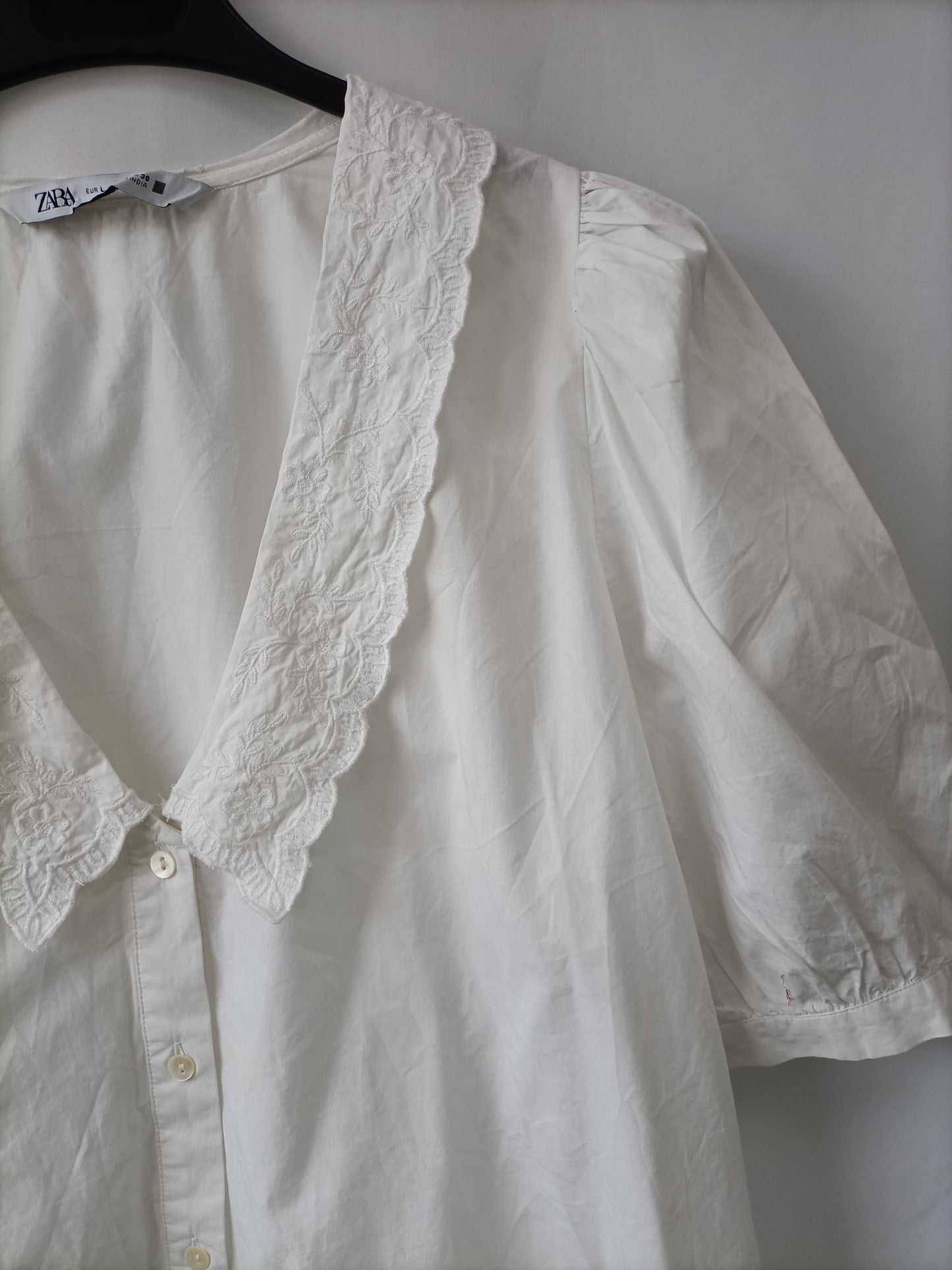 ZARA. White blouse with embroidered collar Tl