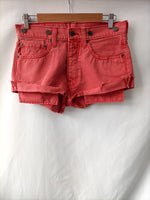 LEVI'S. Shorts rojo coral T.s