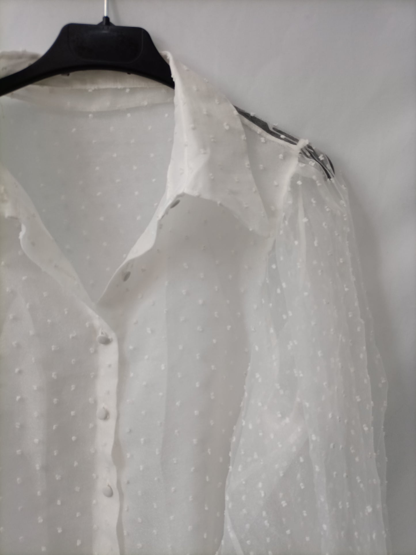 ZARA. White plumeti blouse Tl