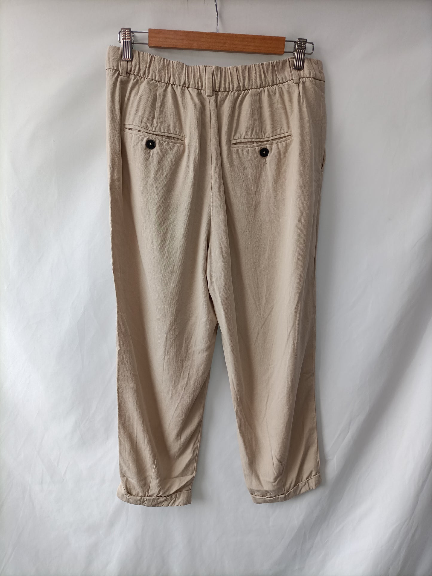 market. ZARA. Pantalón Fluido beige T.m