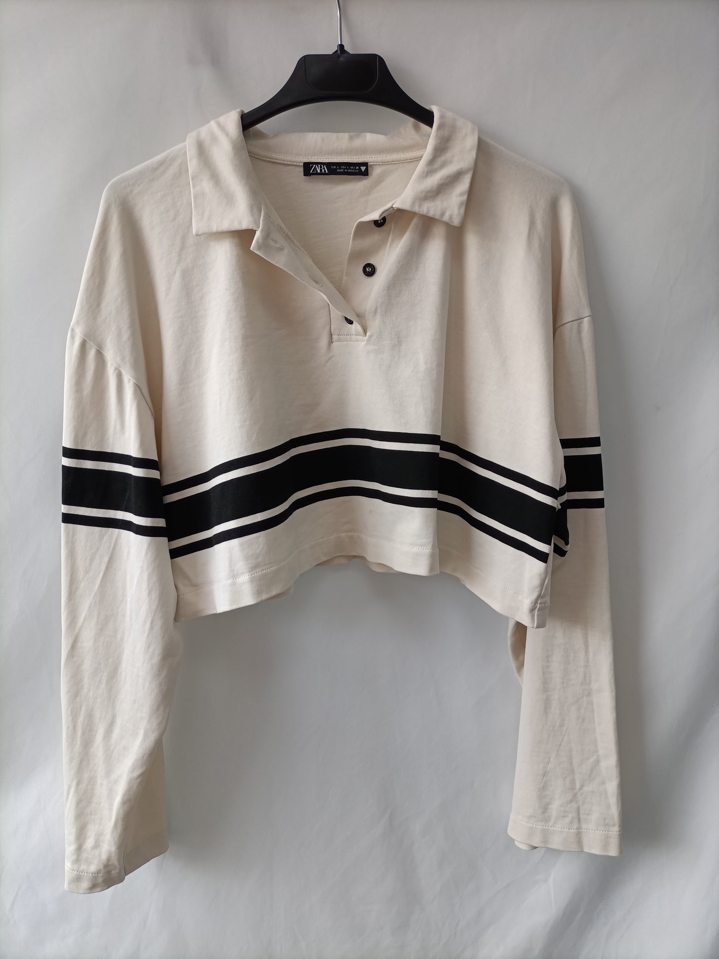 ZARA. Beige cropped sweatshirt Tl