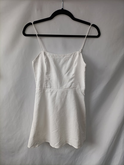 ZARA. Vestido corto blanco T.s