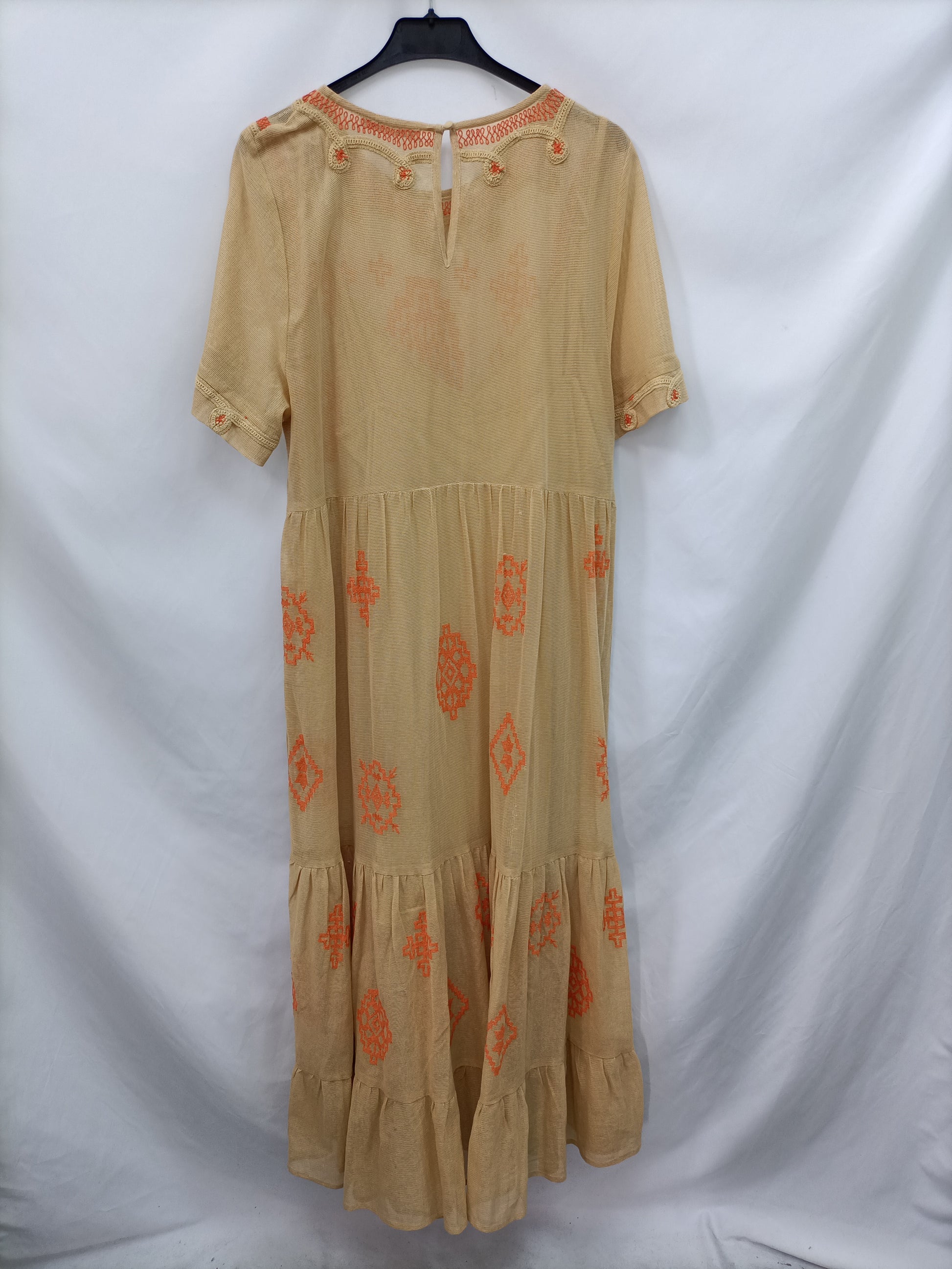 ZARA. Beige embroidered mesh dress TM Hibuy market ZARA. Beige embroidered mesh dress TM Hibuy market