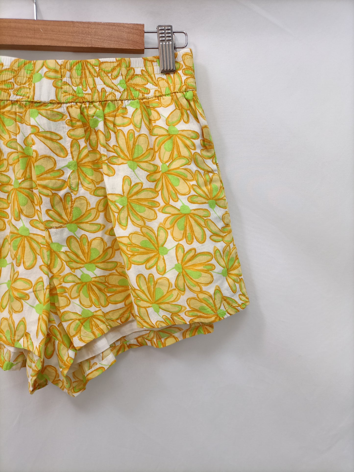 ZARA. Yellow printed shorts TS