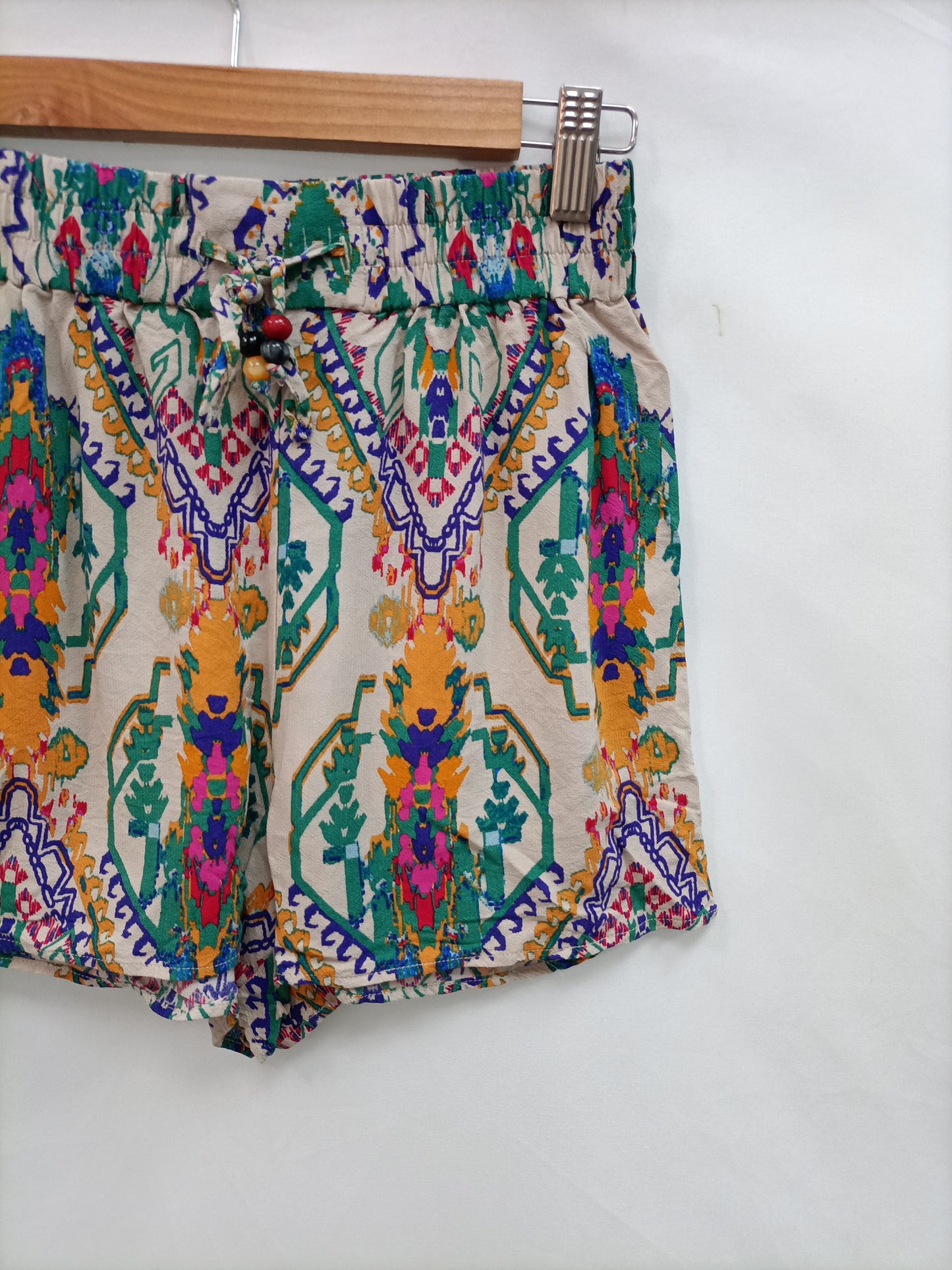 ZARA.Beige TS printed shorts