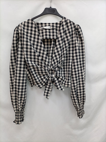 ZARA. Checkered top with bow opening TL