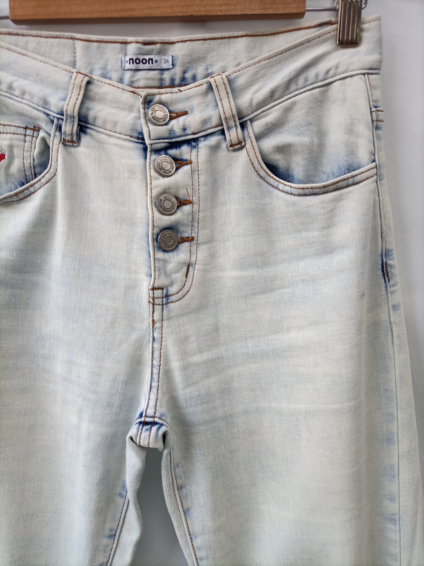 NOON. Distressed trousers size 34