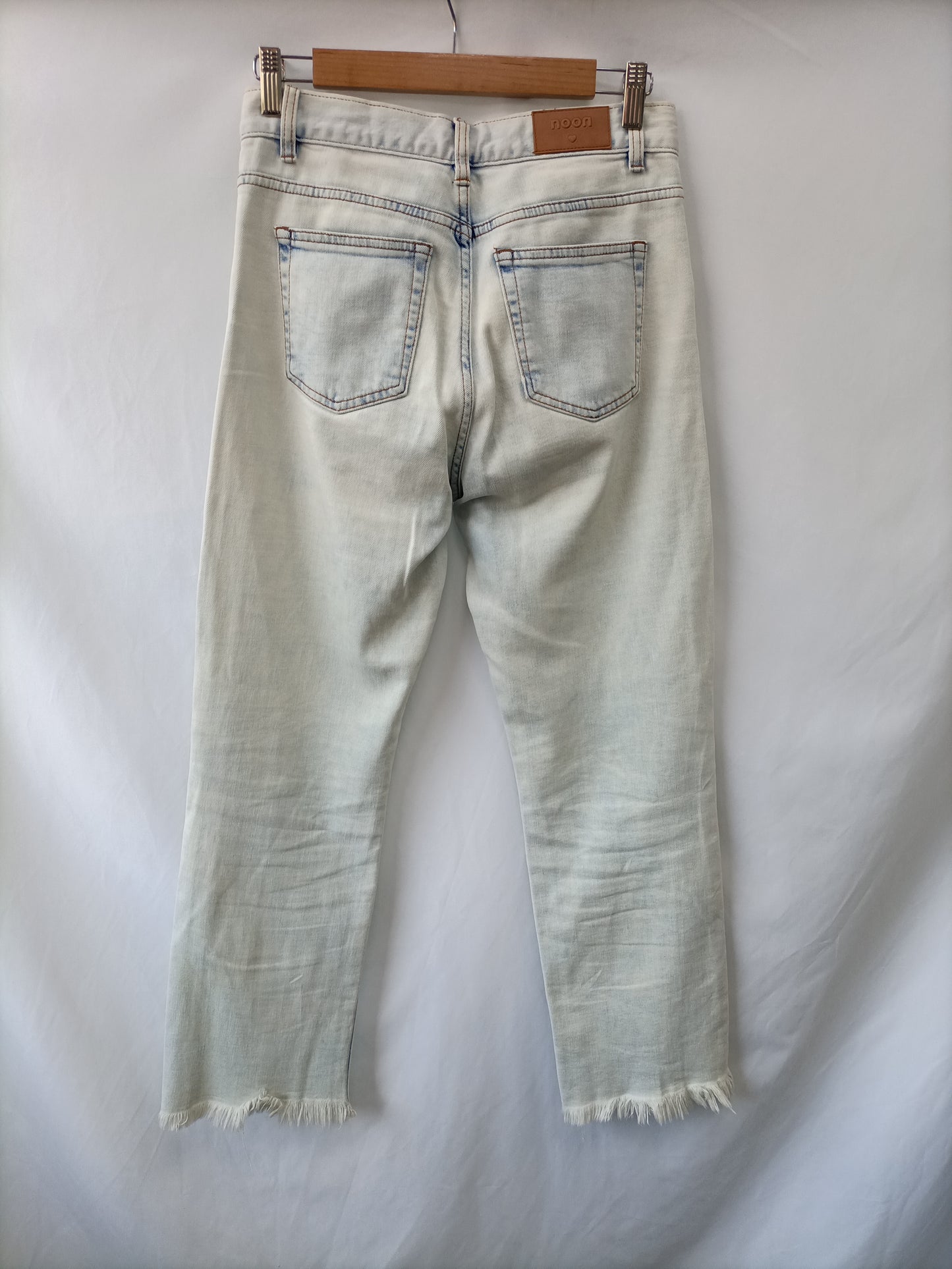 NOON. Distressed trousers size 34