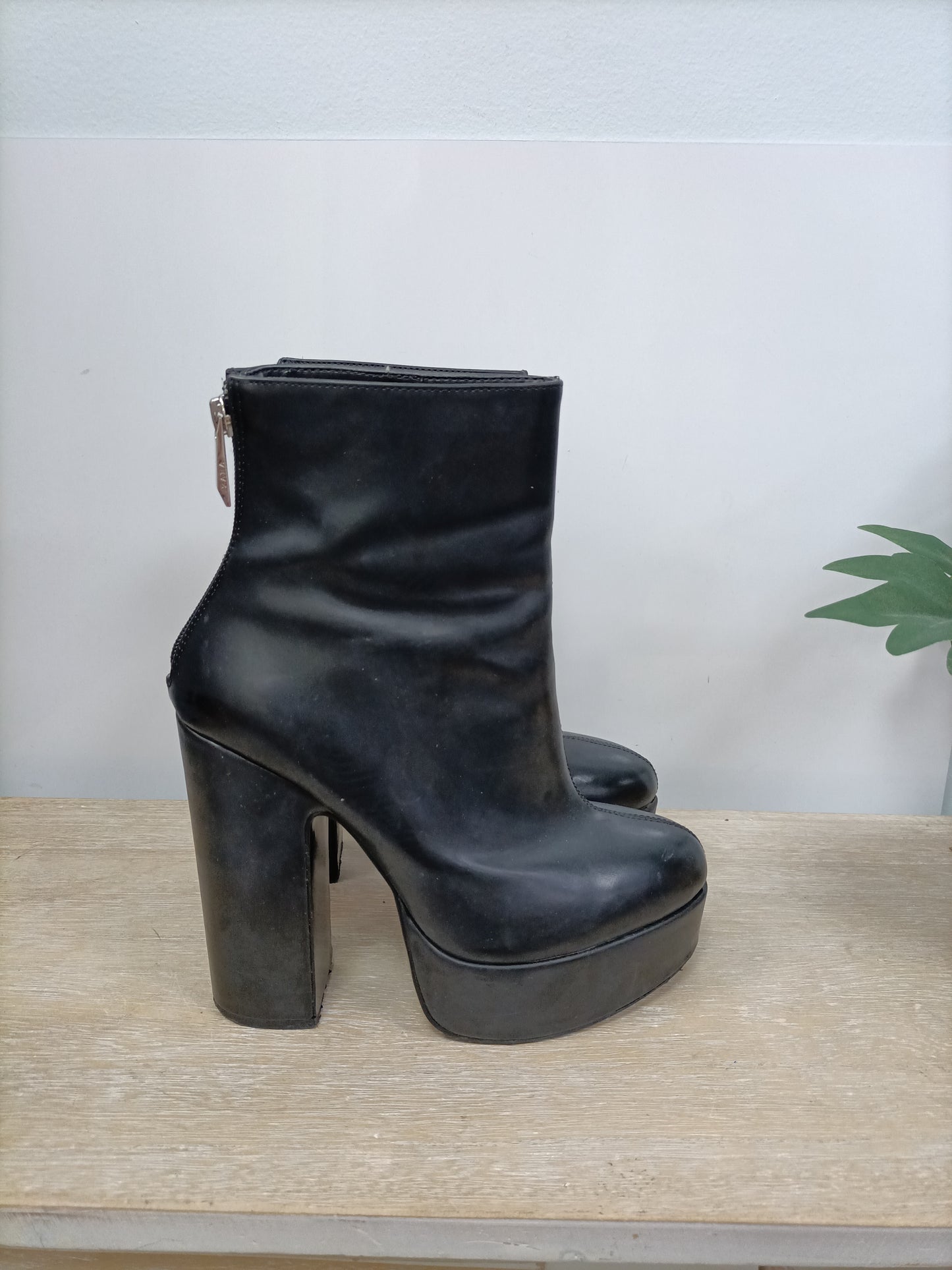 ZARA. Black ankle boots, size 38
