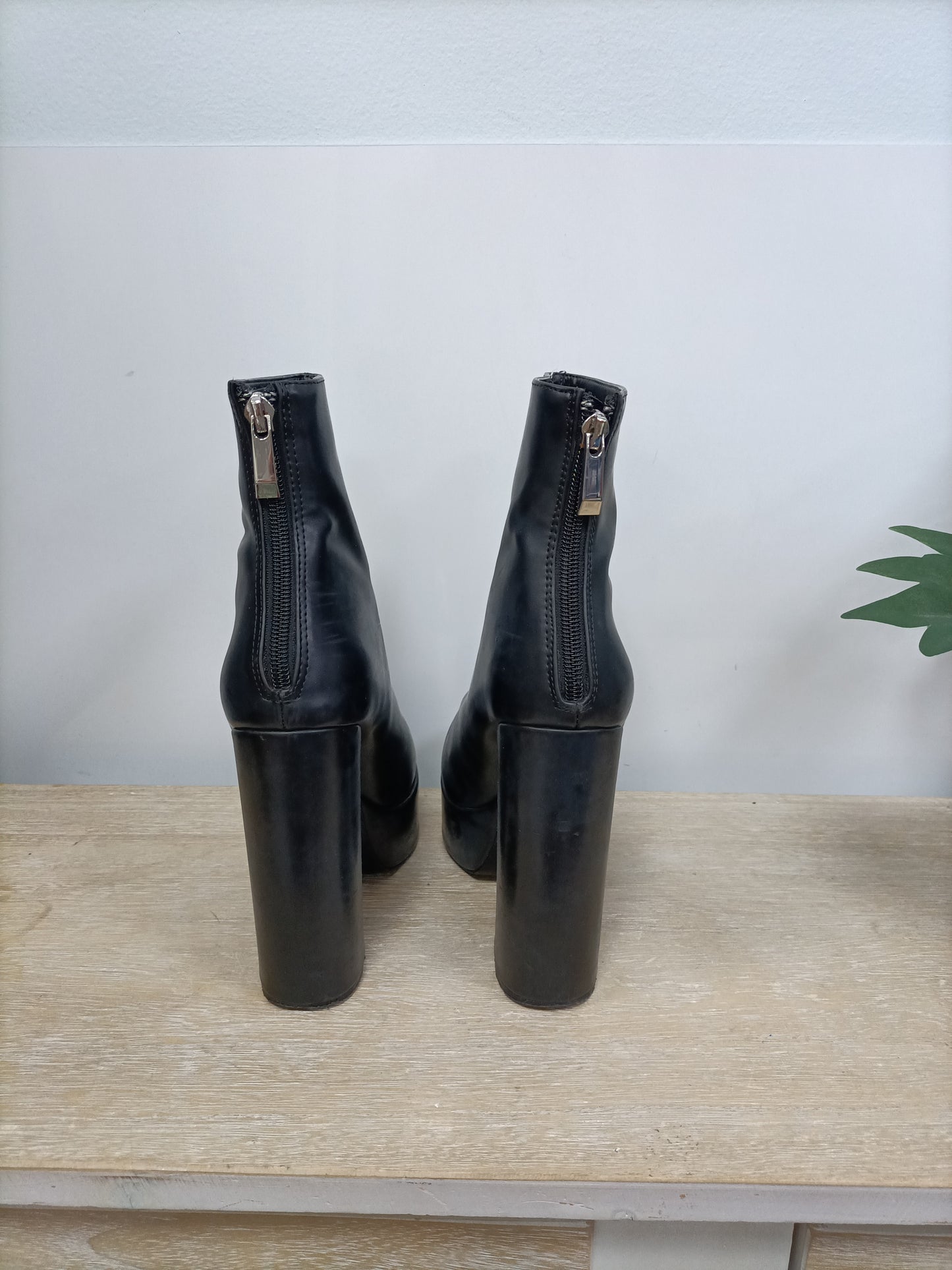 ZARA. Black ankle boots, size 38