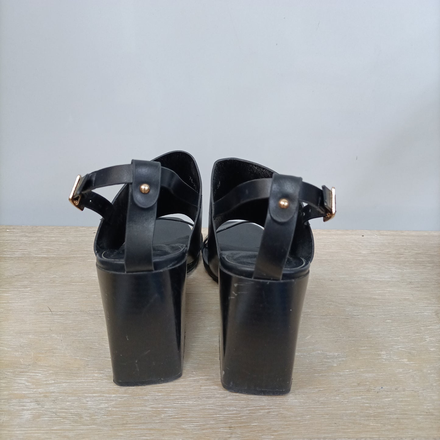 OTHERS. Black sandals size 37 (tara)